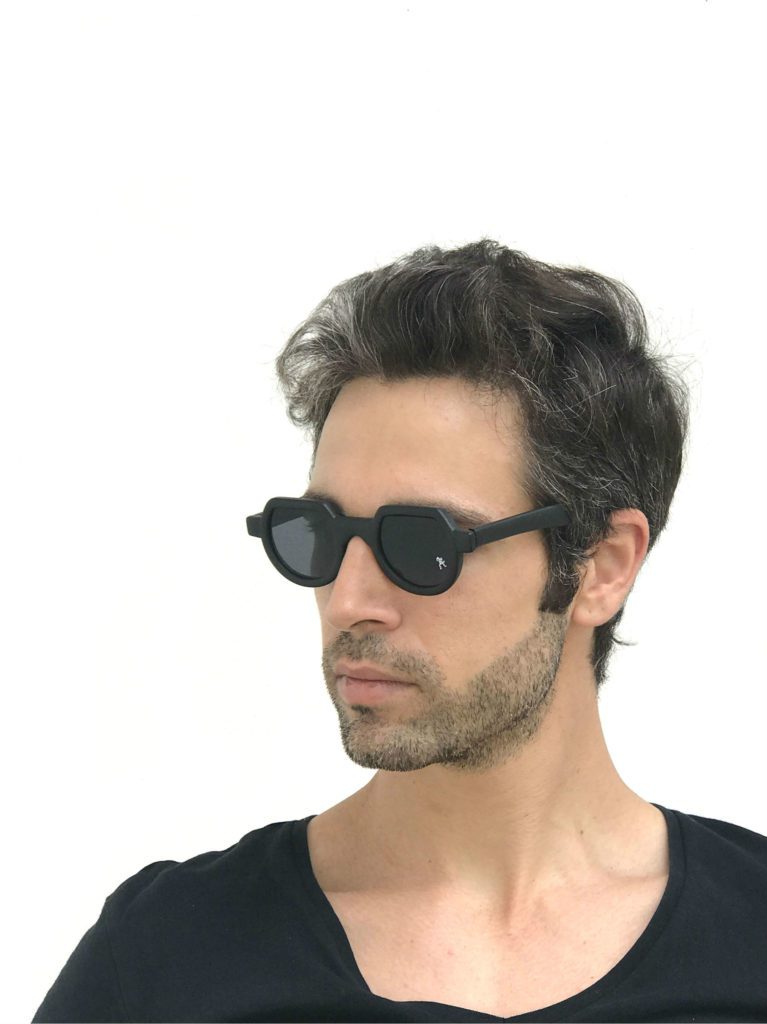 black round sunglasses