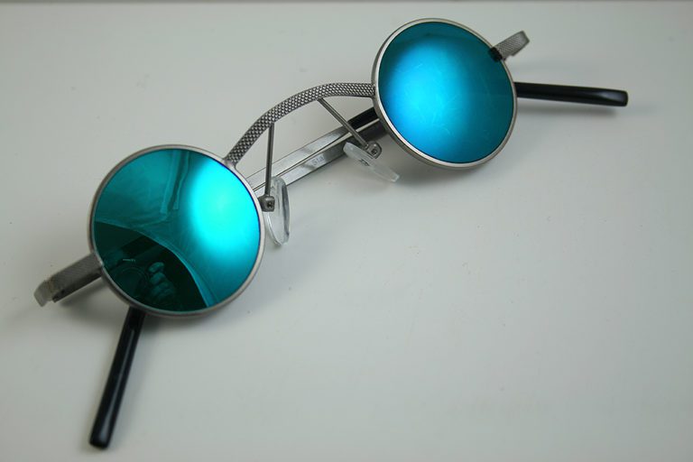 small round sunglasses