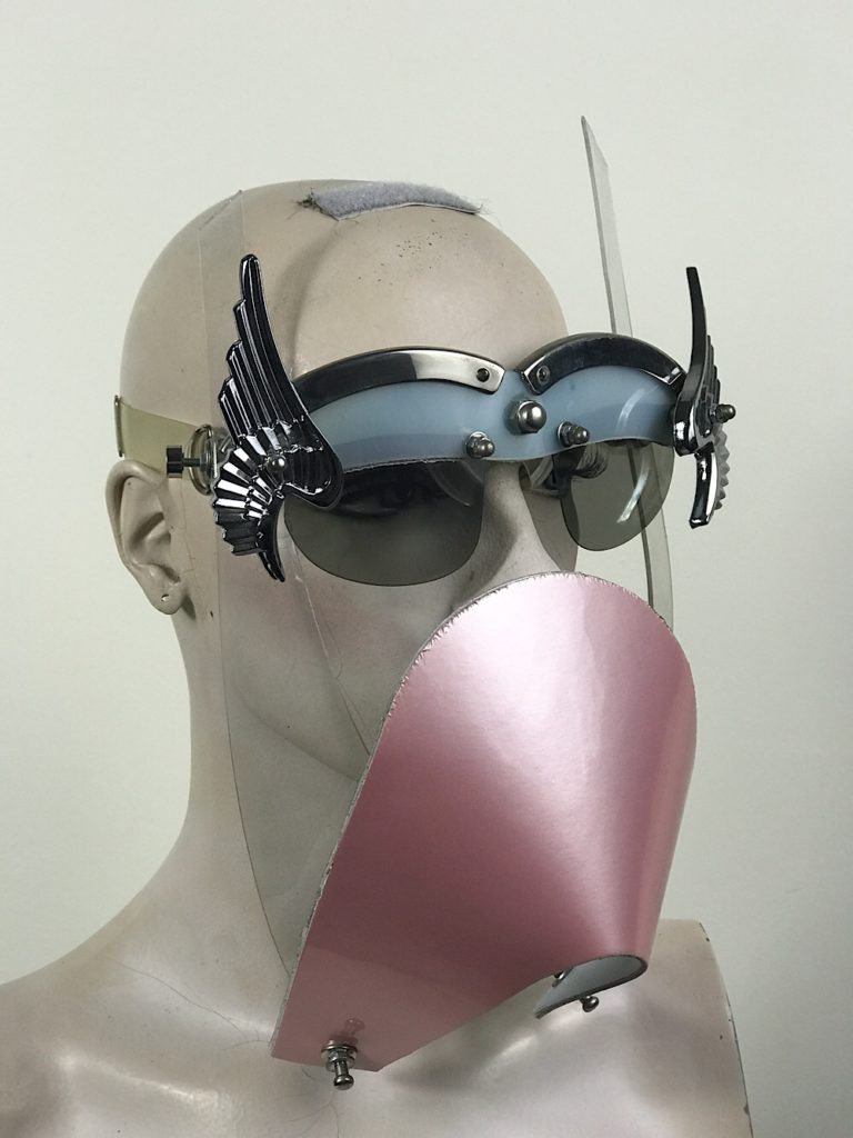 Eye wear mask with metal wings and pink muzzle - Image 3