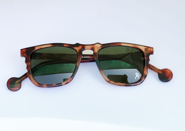 Vintage black sunglasses Wayfarer style unusual temples - Image 3